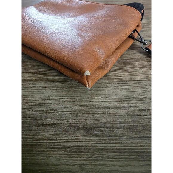 Sam & Hadley Crossbody - Picture 3 of 4